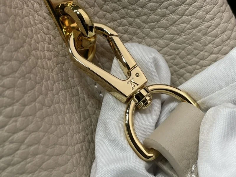 Flexible Louis Vuitton Capucines BB Bags 40677