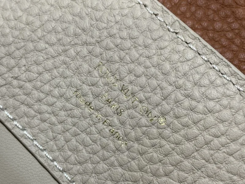 Flexible Louis Vuitton Capucines BB Bags 40677