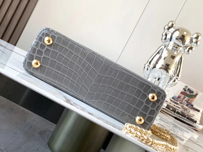 RelaxedFit Louis Vuitton Capucines BB Bags 40078