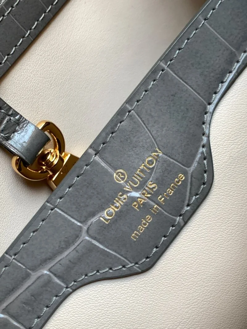 RelaxedFit Louis Vuitton Capucines BB Bags 40078