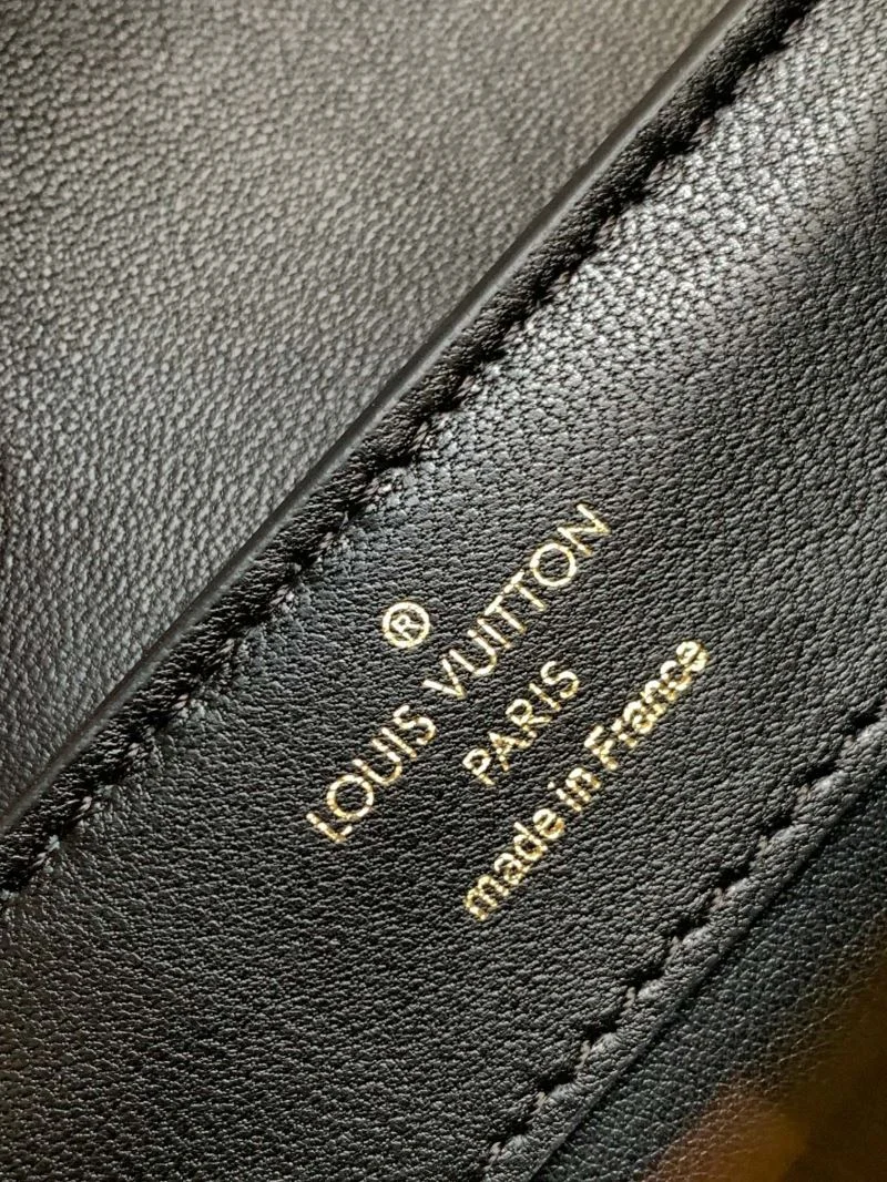 WeatherProof Louis Vuitton Capucines BB Bags 40091