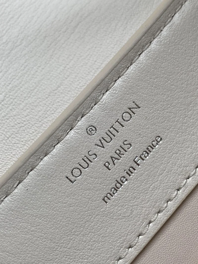 Louis Vuitton Capucines BB Bags Lightweight 40162