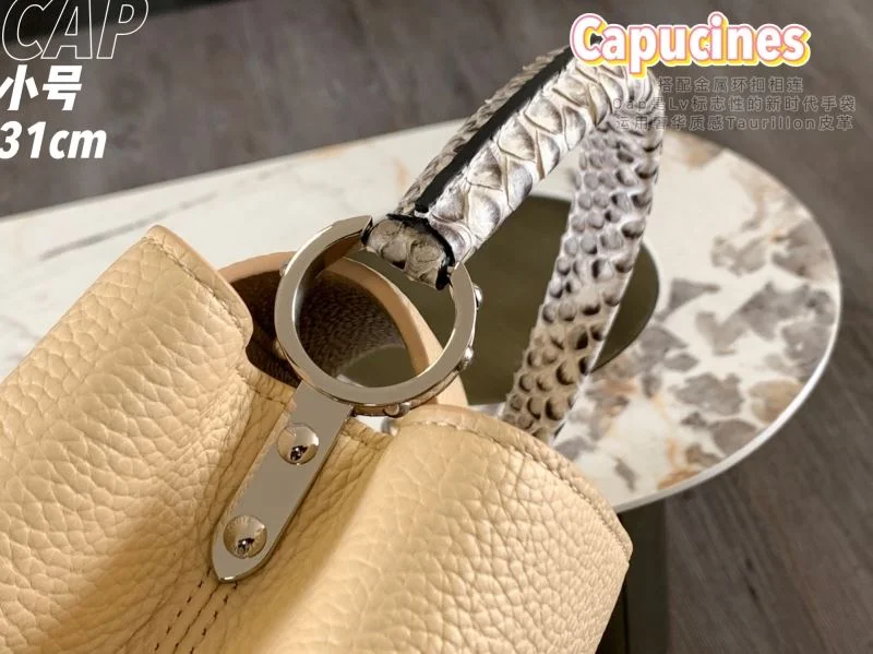 Minimalist Louis Vuitton Capucines BB Bags 40102
