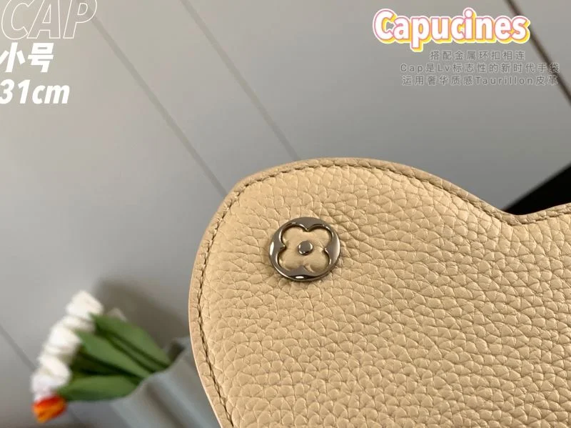 Minimalist Louis Vuitton Capucines BB Bags 40102