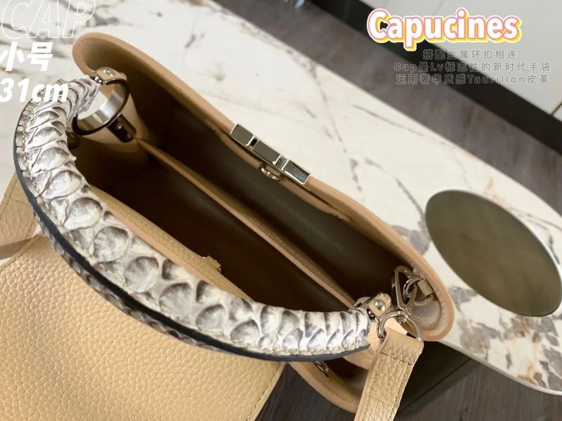 Minimalist Louis Vuitton Capucines BB Bags 40102