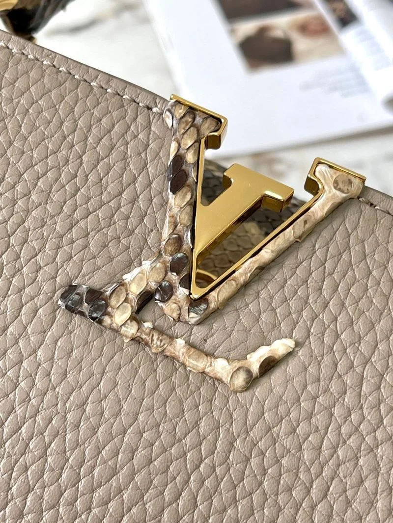 Flexible Louis Vuitton Capucines BB Bags 40059
