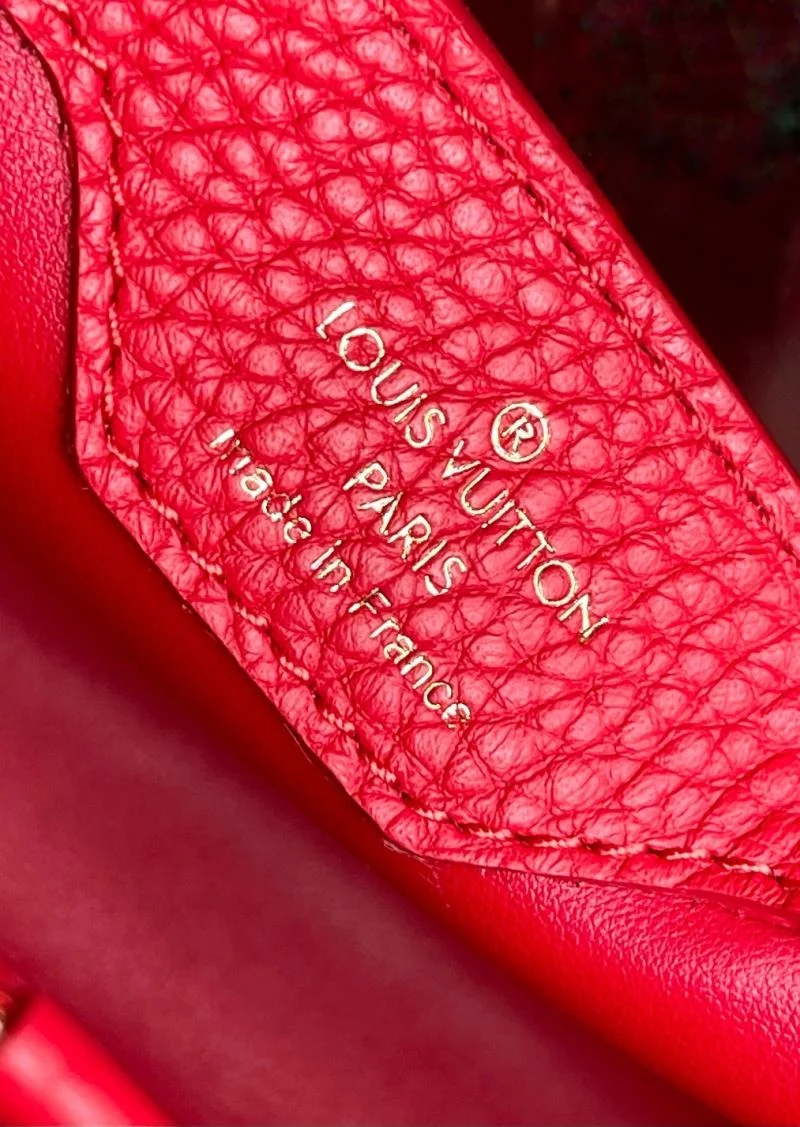 Flexible Louis Vuitton Capucines BB Bags 40059