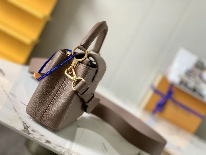 Neat Louis Vuitton Capucines BB Bags 40056
