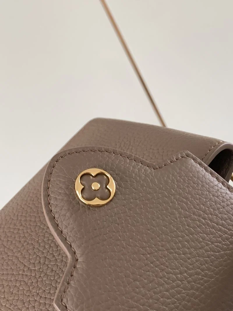 Neat Louis Vuitton Capucines BB Bags 40056