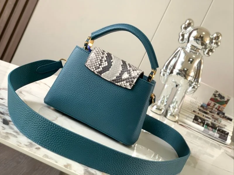 Minimalist Louis Vuitton Capucines BB Bags 40075