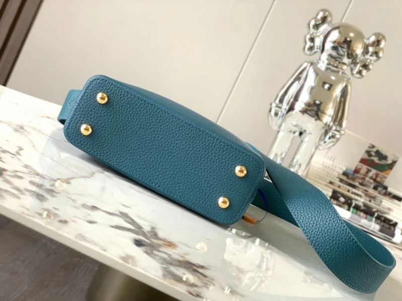 Minimalist Louis Vuitton Capucines BB Bags 40075