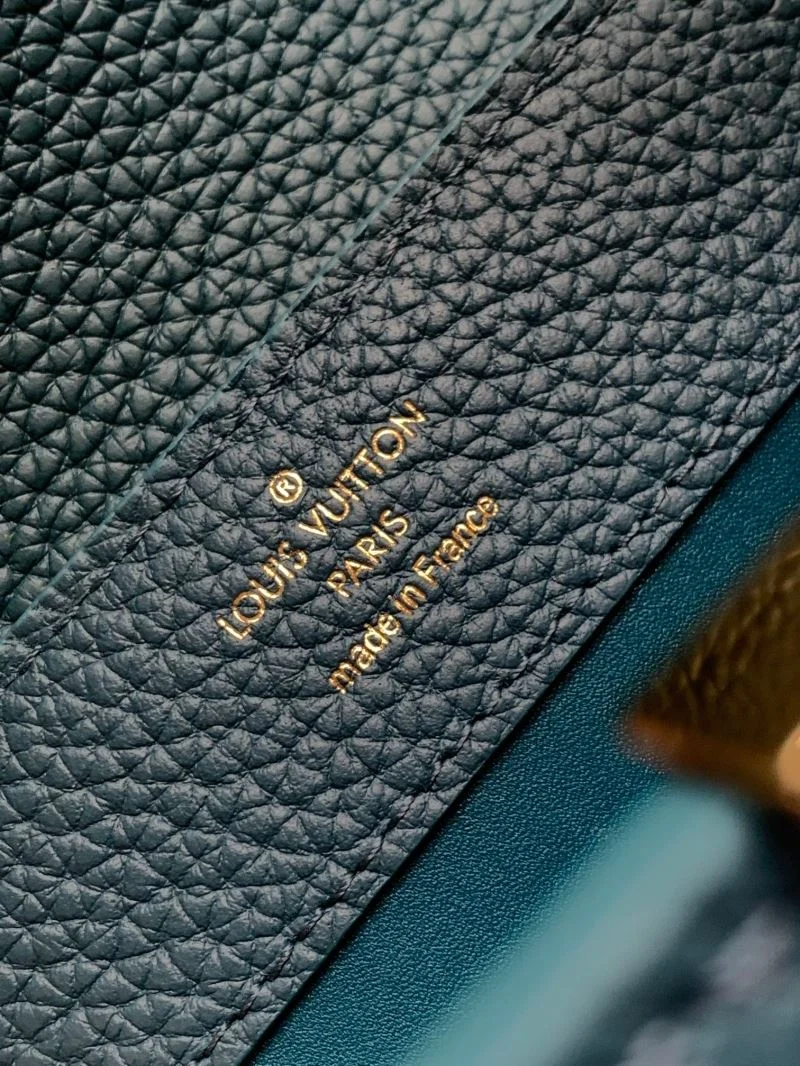 Minimalist Louis Vuitton Capucines BB Bags 40075