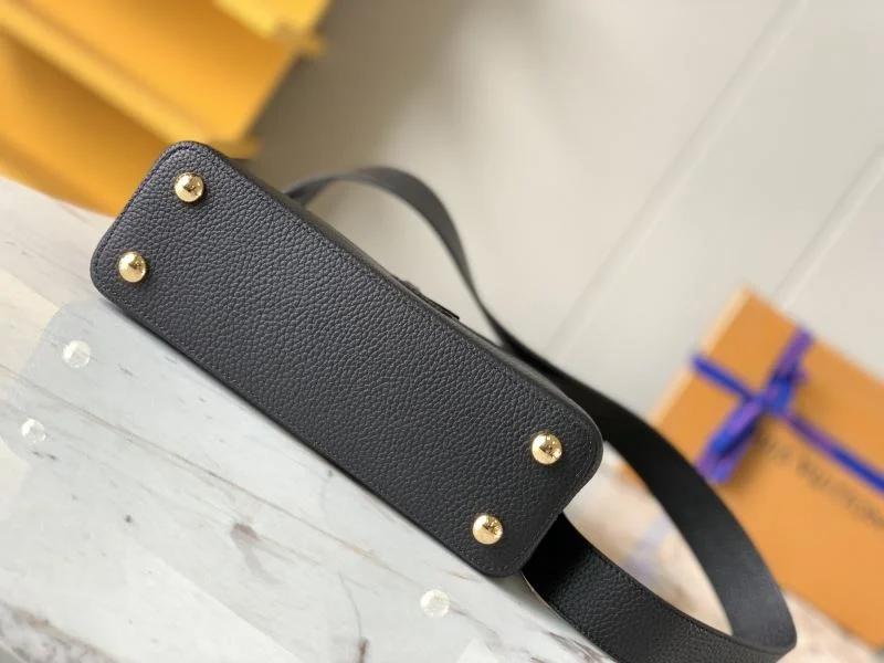Minimalist Louis Vuitton Capucines BB Bags 40022