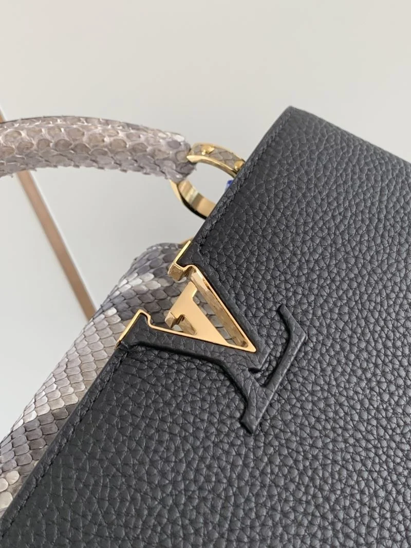 Minimalist Louis Vuitton Capucines BB Bags 40022