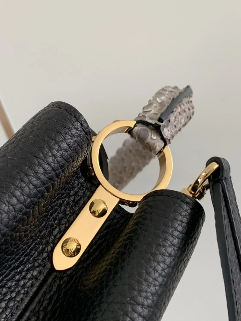 Minimalist Louis Vuitton Capucines BB Bags 40022