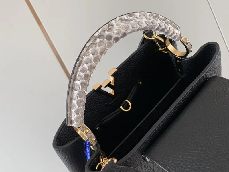 Minimalist Louis Vuitton Capucines BB Bags 40022