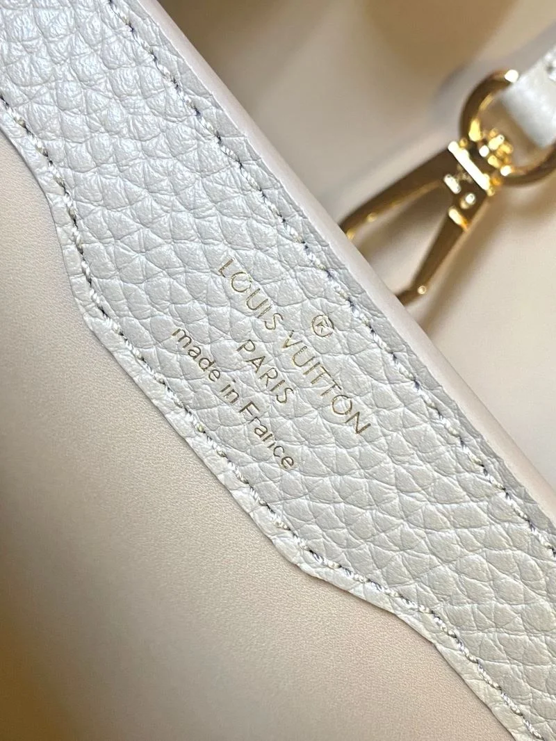 Lightweight Louis Vuitton Capucines BB Bags 40025