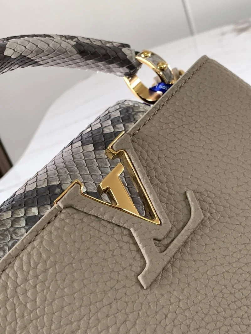 WellDesigned Louis Vuitton Capucines BB Bags 40013