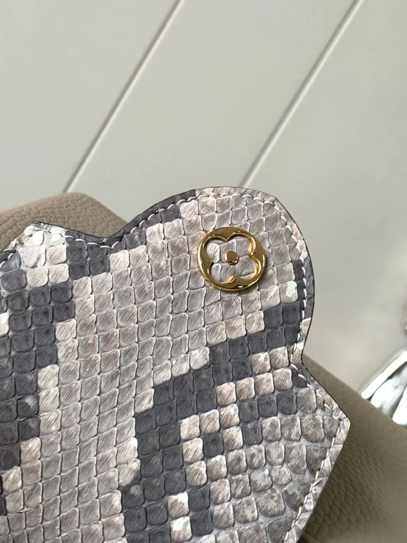 WellDesigned Louis Vuitton Capucines BB Bags 40013