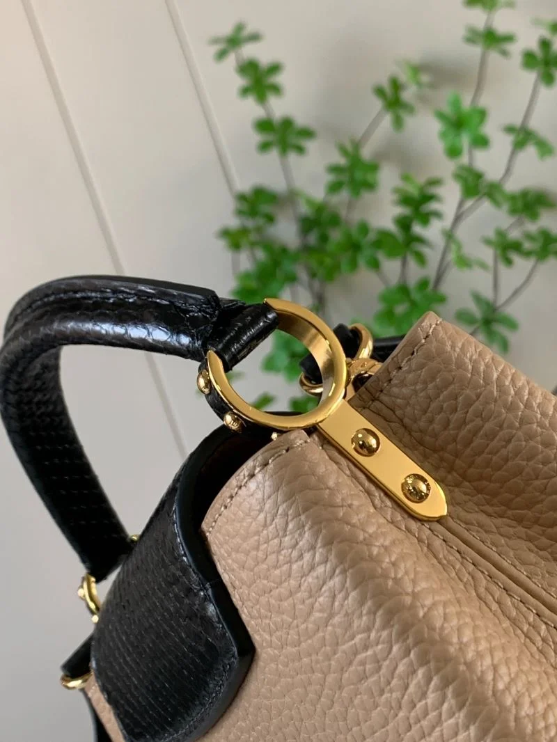 Reliable Louis Vuitton Capucines BB Bags 40037
