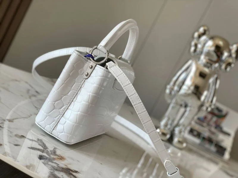 Flexible Louis Vuitton Capucines BB Bags 40036