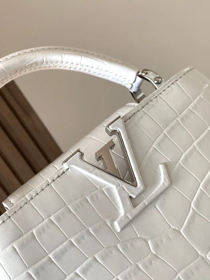 Flexible Louis Vuitton Capucines BB Bags 40036