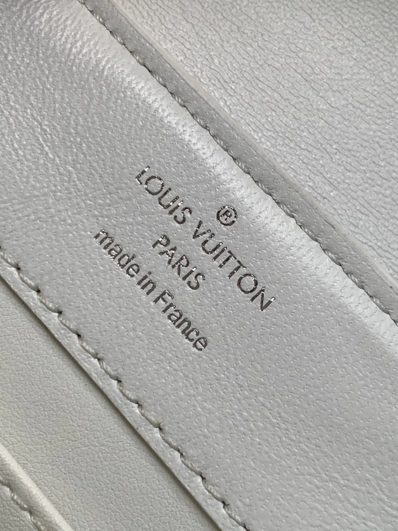 Flexible Louis Vuitton Capucines BB Bags 40036