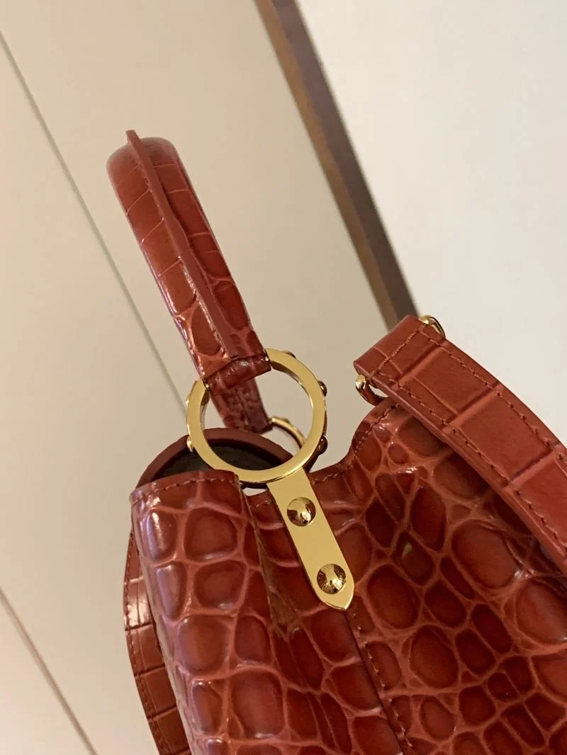 Cozy Louis Vuitton Capucines BB Bags 40034