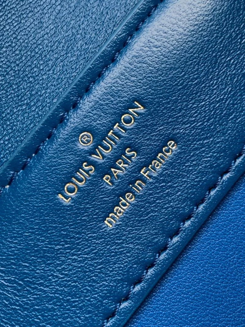 MultiPurpose Louis Vuitton Capucines BB Bags 39970