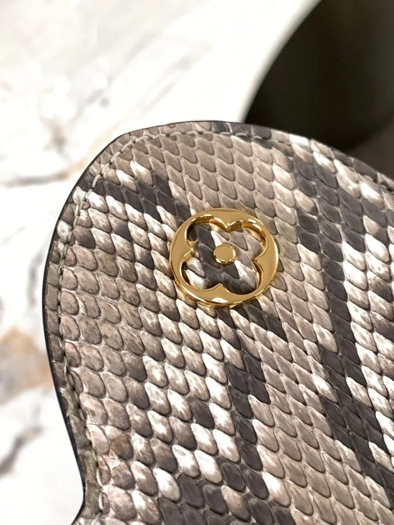 Versatile Louis Vuitton Capucines BB Bags 39953