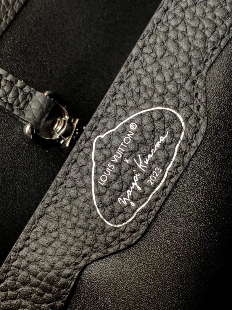 Lightweight Louis Vuitton Capucines BB Bags 39941