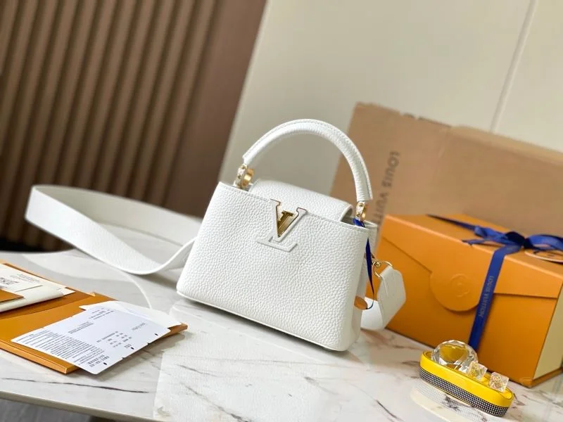 Unisex Louis Vuitton Capucines BB Bags 39981