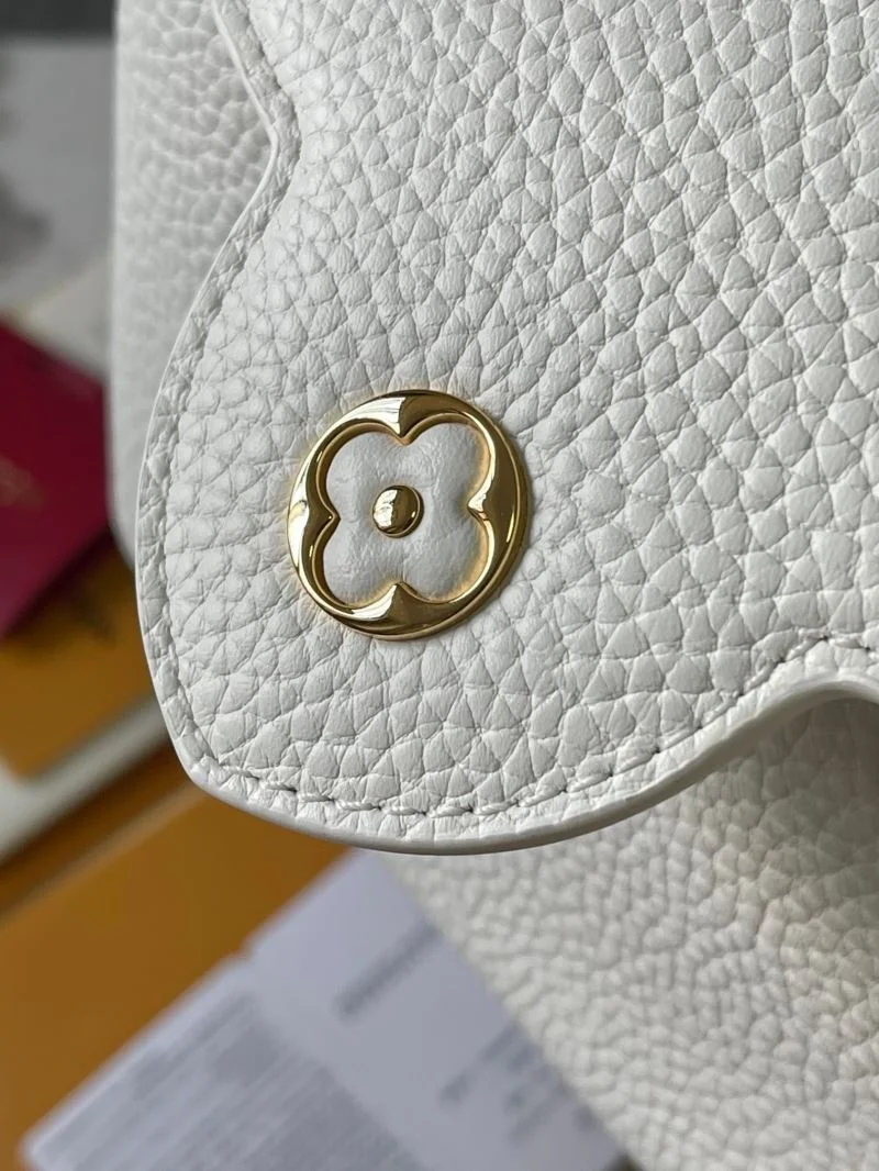 Unisex Louis Vuitton Capucines BB Bags 39981