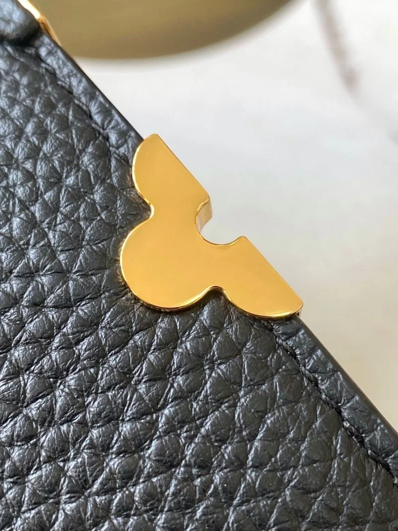 Resilient Louis Vuitton Capucines BB Bags 39869