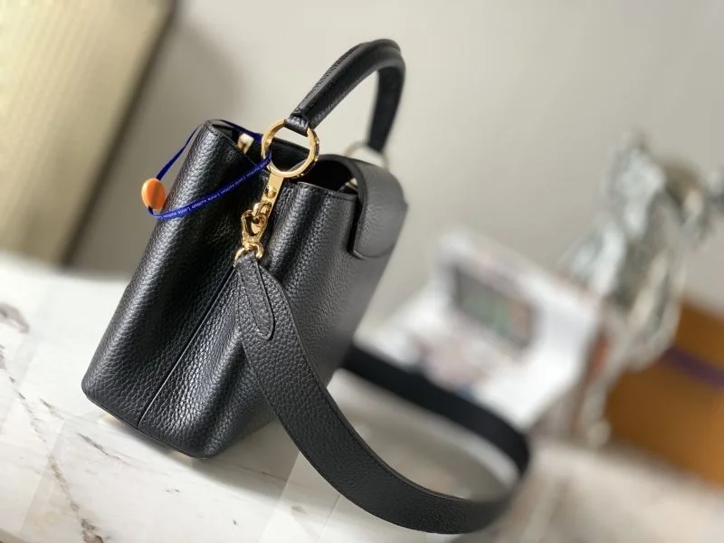 ZipUp Louis Vuitton Capucines BB Bags 39857