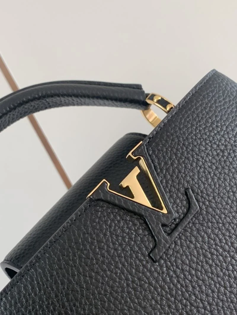 ZipUp Louis Vuitton Capucines BB Bags 39857