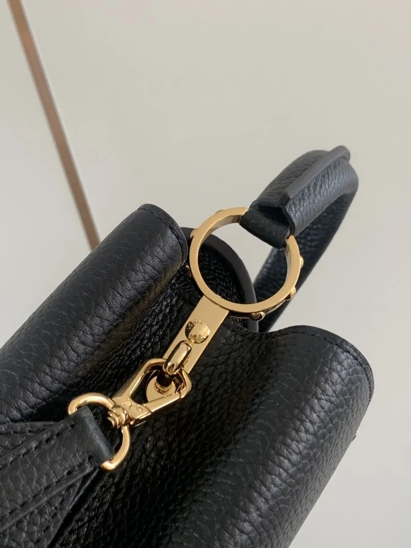 ZipUp Louis Vuitton Capucines BB Bags 39857