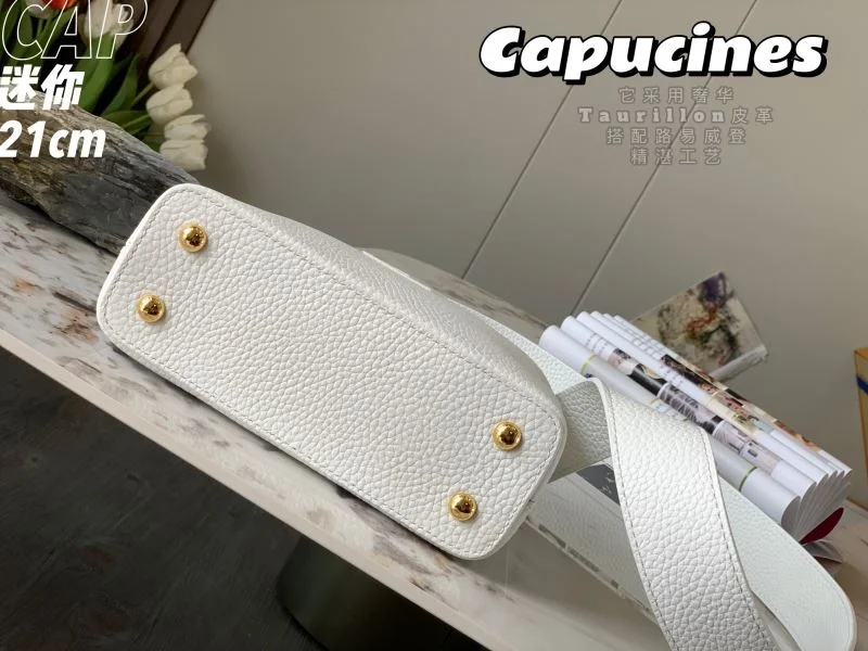 Minimalist Louis Vuitton Capucines BB Bags 39831