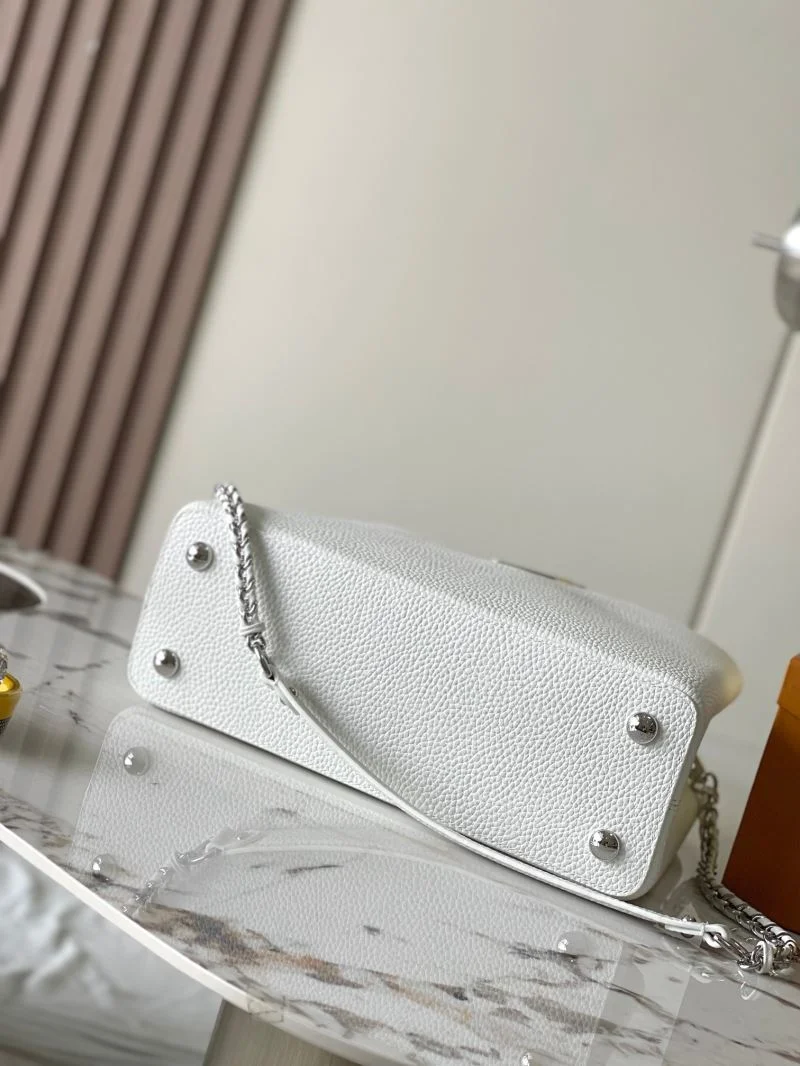 Lightweight Louis Vuitton Capucines BB Bags 39808