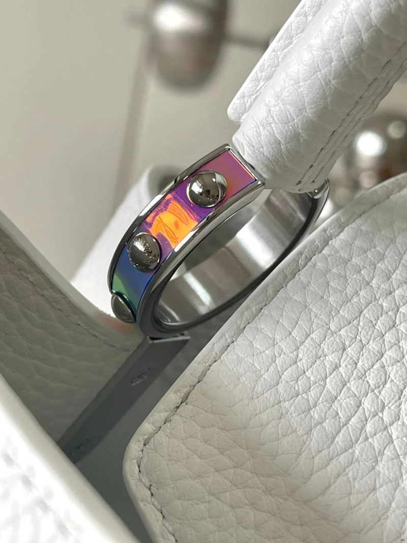 Lightweight Louis Vuitton Capucines BB Bags 39808