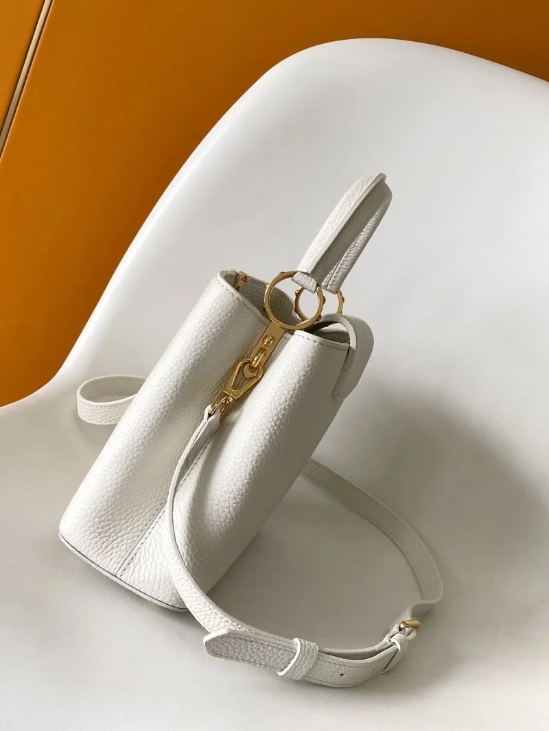Sleek Louis Vuitton Capucines BB Bags 39774