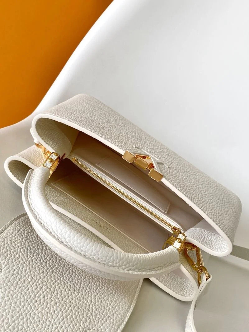 Sleek Louis Vuitton Capucines BB Bags 39774
