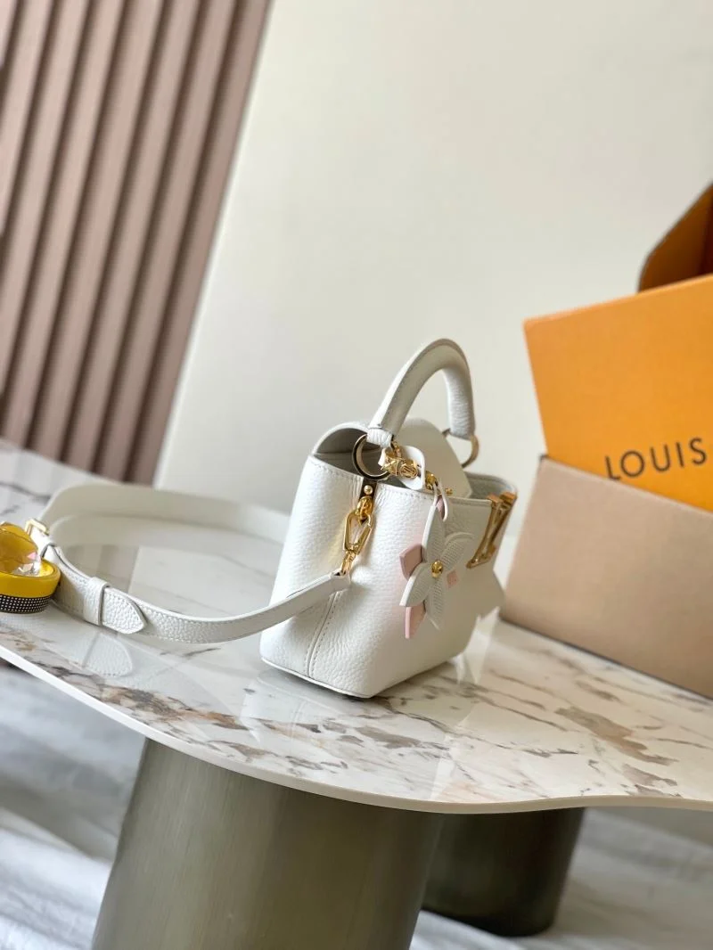 Sleek Louis Vuitton Capucines BB Bags 39284