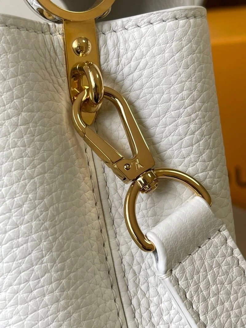 Sleek Louis Vuitton Capucines BB Bags 39284