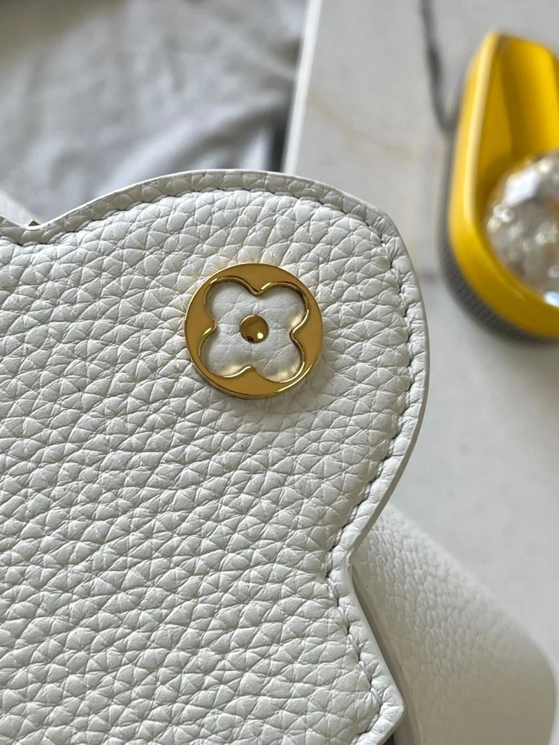 Sleek Louis Vuitton Capucines BB Bags 39284