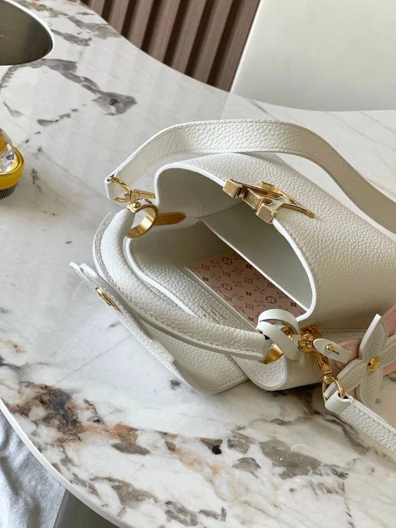 Sleek Louis Vuitton Capucines BB Bags 39284