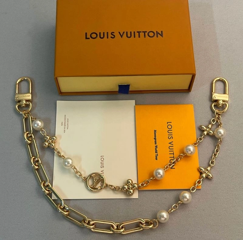 Louis Vuitton Chains SunProtective 262727