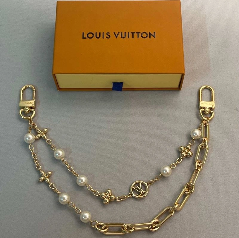 Louis Vuitton Chains SunProtective 262727