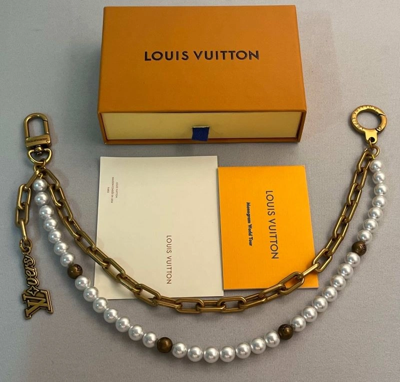 Modern Louis Vuitton Chains 262714