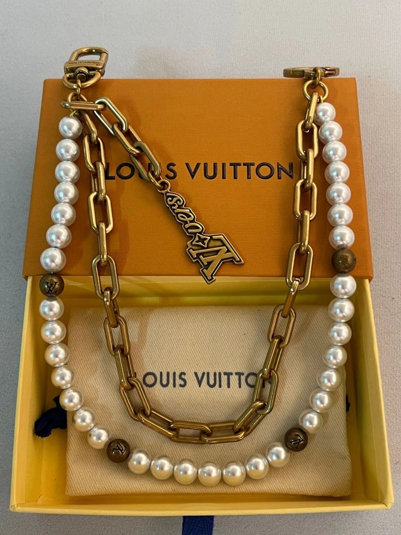Modern Louis Vuitton Chains 262714
